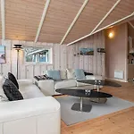 Four-bedroom In Vaeggerlose 8 *