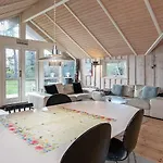 Four-bedroom In Vaeggerlose 8 度假居 *