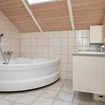 Four-bedroom In Vaeggerlose 8 Bøtø By