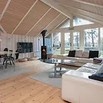 Four-bedroom In Vaeggerlose 8 度假居