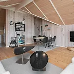 Four-bedroom In Vaeggerlose 8 度假居 Bøtø By