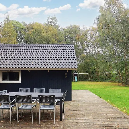 Four-bedroom In Vaeggerlose 8 度假居 Bøtø By